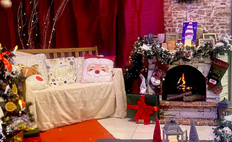 Коледна фотосесия на 3 декора, плюс обработени кадри и 2 снимки на хартия, от Фотостудио в Мола