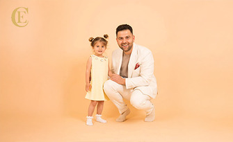 Подари спомен | Студийна фотосесия за двама с 10 обработени кадъра, плюс подарък - фоторамка със снимка, от Cinematix Studio