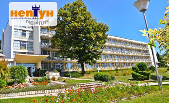 На море край Варна: Нощувка на база All Inclusive, плюс паркинг и басейн с чадъри и шезлонги, от Хотел Нептун***