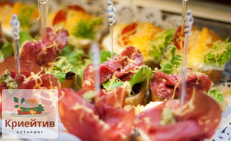 За вкусен празник: Сет Коледно парти с 400 сладки и солени микс хапки, от Криейтив кетъринг