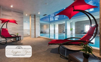 SPA релакс със сауна, плюс масаж или терапия "Българска роза", или "Шоколадово изкушение", от Резиденция Лазурен бряг
