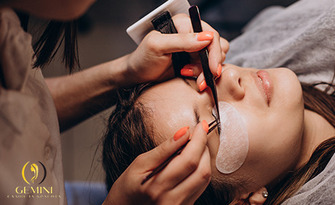 За естествена извивка и подчертан поглед: Професионално ламиниране на мигли, от Салон Gemini