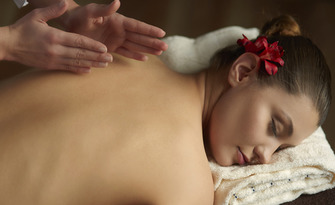 Възстановителен масаж на гръб, плюс антистрес масаж на глава и лице, от Салон Грижа за здравето