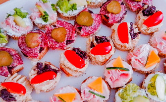 Вкусно решение за всяко събитие: Сет от 200 солени хапки, от Mrs. Pancake