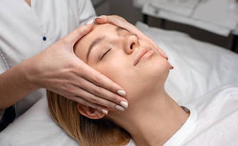 Лифтинг масаж на лице, шия и деколте с ароматни масла с жасмин и портокал, от Dary Style