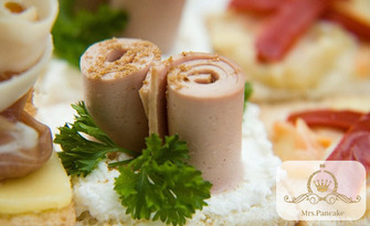 Сет "Вкусна галактика" с 360 броя сладки и солени коктейлни хапки, от Mrs. Pancake