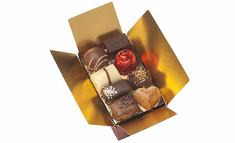 Подари с любов | Кутия със 17 асорти бонбони, от Valentino Сhocolatier