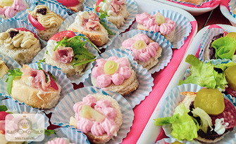 Сет "Вкусна галактика" с 360 броя сладки и солени коктейлни хапки, от Mrs. Pancake