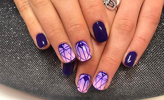 Апаратен маникюр с гел лак и каучукова база, плюс 2 декорации, от Център за красота Изида