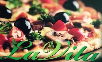 Вкусно хапване на място! Основно ястие и салата по избор, от LaVita Pizza & Grill