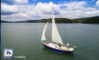 Подари с любов | Романтична разходка за двама по язовир Искър! 2 часа самостоятелен наем на яхта, плюс кетъринг и напитки, от Яхт клуб Sail With Me