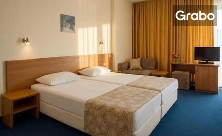 Юни в Златни пясъци - на 150м от морския бряг: Нощувка на база All Inclusive, плюс басейн