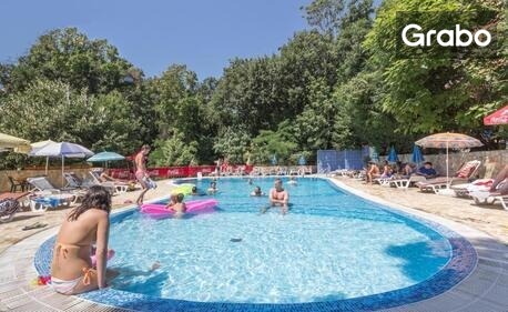 Лято в Златни пясъци - на 200 метра от плажа: Нощувка на база All Inclusive, плюс басейн