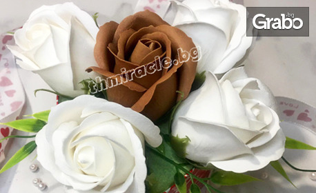 5 ароматни сапунени рози в луксозна кутия сърце