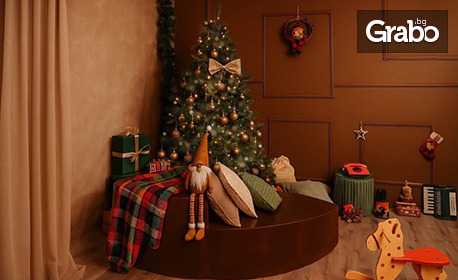 Семейна коледна фотосесия в студио с художествено обработени кадри на до 3 декора