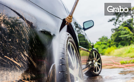 Външно и вътрешно измиване на лек автомобил, плюс нанасяне на вакса и препарат Rain Off върху предното стъкло