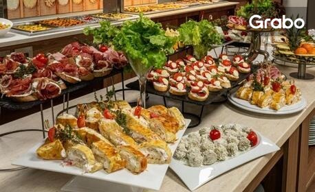 Делник във Велинград: Нощувка със закуска и вечеря за двама, плюс басейн, релакс зона и паркинг