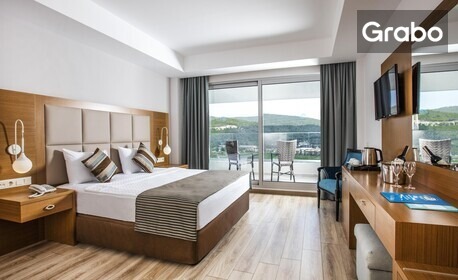 Last Minute за ранни записвания в Кушадасъ: 7 нощувки на база Ultra All Inclusive в Хотел Palm Wings Ephesus Beach Resort 5*, плюс басейн, водна пързалка и детска анимация