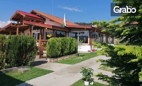 От Април до Септември в Цигов чарк: Нощувка със закуска и вечеря