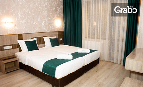 Есенно-зимна почивка в Панагюрище: Нощувка със закуска в помещение по избор, плюс релакс зона