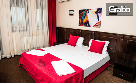 В полите на Родопите: Нощувка със закуска и вечеря в двойна стая, студио или апартамент, плюс сауна и паркинг - в Асеновград