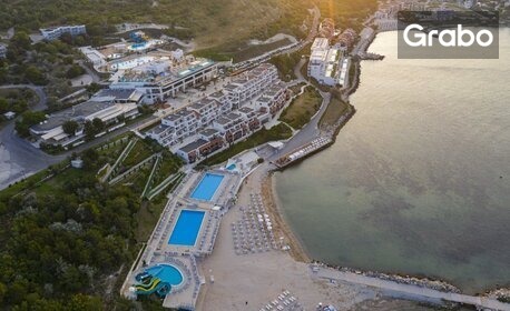 Морски релакс до края на Септември: Нощувка на база All Inclusive в студио или апартамент - в с. Топола