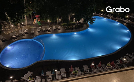 Подари време за релакс в Златни пясъци: SPA ден с ползване на басейн, инфрачервена сауна, арома стая и солна стая, плюс комплимент - механичен рефлекторен масаж и минерална вода
