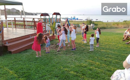 Морска почивка в Царево: Нощувка на база All Inclusive Light, плюс басейн с чадър и шезлонг