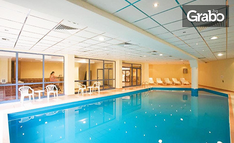 През Юни и Юли в Златни пясъци: Нощувка на база All Inclusive, плюс басейн с чадър и шезлонг