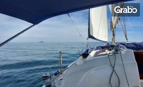 Морски забавления във Варненския залив: Наем на яхта за до 10 човека
