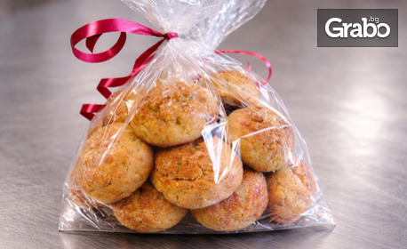 Великденска наслада: 2 броя козунак, плюс домашни курабийки