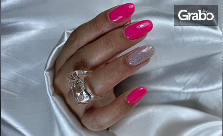 За красива визия: Маникюр с гел лак и 2 бързи декорации, плюс сваляне на стар материал и възможност за укрепваща база