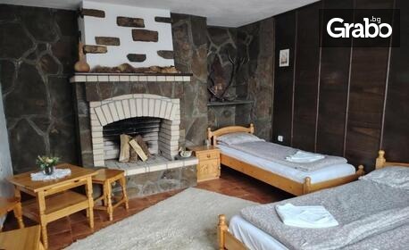 Пред камината с чаша вино: Нощувка за до 10 или 30 души, плюс паркинг