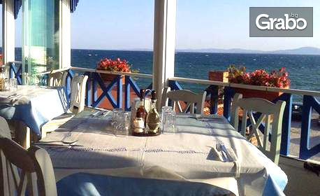 Релакс в Поморие - на самия морски бряг: Нощувка със закуска в стая с изглед към морето