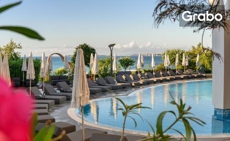 Луксозна почивка в Свети Влас: Нощувка на база 5* All Inclusive, плюс релакс зона и вътрешен акватоничен басейн