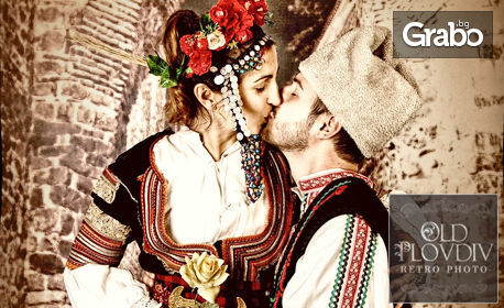 Коледна фотосесия в автентичен български костюм