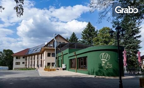 Отдих в Шумен: Нощувка със закуска в двойна стая, студио или апартамент с гледка към Шуменската крепост