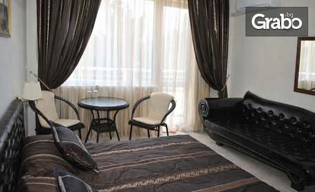 Лято в Равда: Нощувка в двойна стая или студио - на 200 метра от плажа