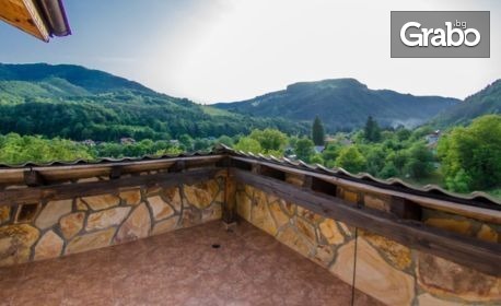 За 3 и 8 Март в Стара планина: 2 нощувки с 2 закуски, 1 обяд и 2 вечери, плюс паркинг, в с. Рибарица