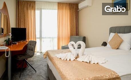 През Април в Поморие: Нощувка със закуска, с възможност за вечеря и лечебни процедури, плюс панорамна термална зона