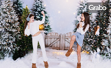 Семейна коледна фотосесия на 2 или 3 бутикови декора с 10, 15 или 20 кадъра с цветова обработка