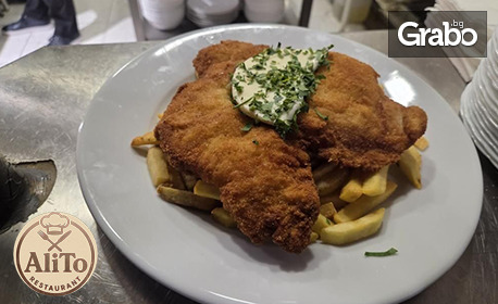 Семейна вечеря за до четирима: Салата, основно ястие, десерт и детско комбо меню, плюс чаша вино и натурален сок