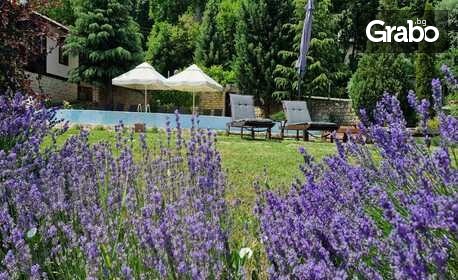 Двама край Дългопол: Нощувка със закуска, плюс релакс зона - с. Сладка вода