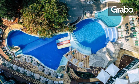Открий лятото: 2 или 3 нощувки на база All Inclusive за двама, плюс басейни с водни пързалки и бар на плажа