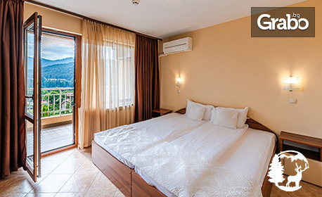 Подари релакс във Велинград за двама! Нощувка със закуска, обяд и вечеря, плюс басейн с топла минерална вода и паркинг