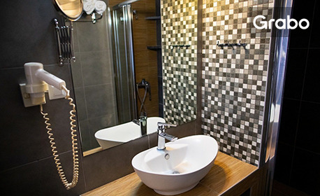 От Юли до Септември в Гърция: 5, 6 или 7 нощувки със закуски и вечери - в двойна, тройна или фамилна стая