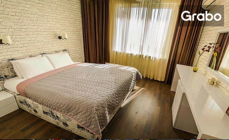 В разгара на лятото в Бяла: Нощувка във Vello Apartments с басейн, паркинг и панорамна покривна тераса
