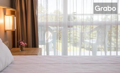 Цяло лято в Китен - на 350 метра от плажа: Нощувка със закуска и вечеря, плюс басейн с шезлонги и чадъри и паркинг