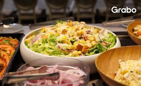 Ранни записвания за ски сезона в Банско: Нощувка със закуска, басейн, релакс зона и бонус - безплатен upgrade на стаята и 10% отстъпка за масажи