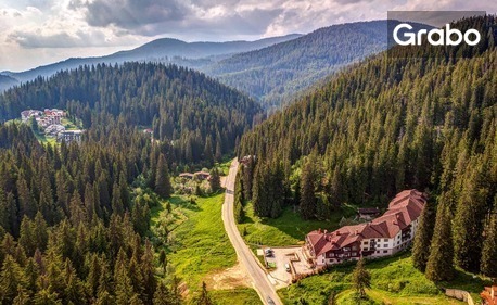 Почивка в Пампорово: 5 нощувки с възможност за закуски в студио или апартамент, плюс релакс зона и паркинг